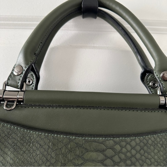 Simply Noelle Green Snakeskin Suede Purse NWOT Convertible Crossbody Strap - Picture 10 of 13